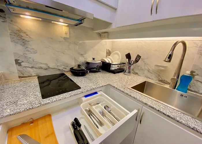 225 Elegant And Comfort Apartment *